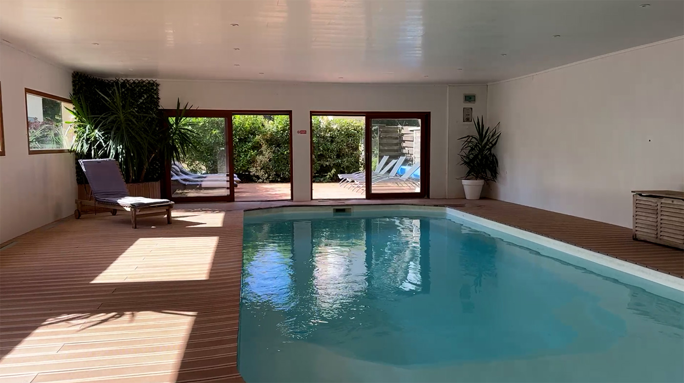 Gite for 8 or 9 people with swimming pool in Champagne near Reims
