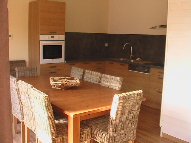 Gite for 8 or 9 people with swimming pool in Champagne near Reims