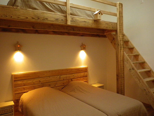 Gite for 8 or 9 people with swimming pool in Champagne near Reims