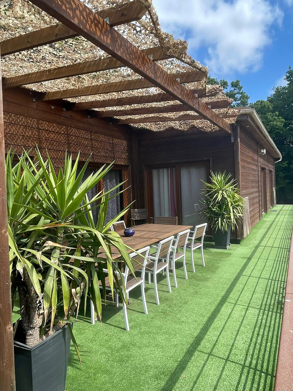 Gite for 8 or 9 people with swimming pool in Champagne near Reims